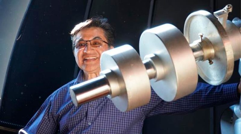 Un ingeniero mexicano cumple el sueño americano en la NASA desde hace 20 años