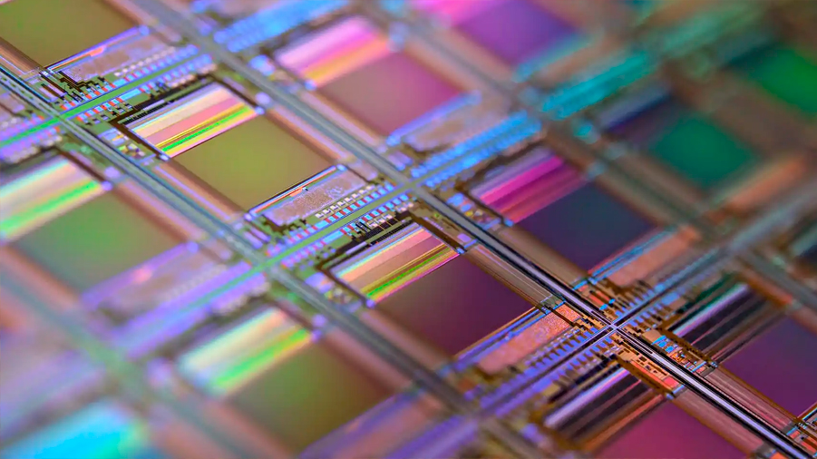 El revolucionario chip del MIT que bloquea señales para que a tu móvil le dure mucho más la batería