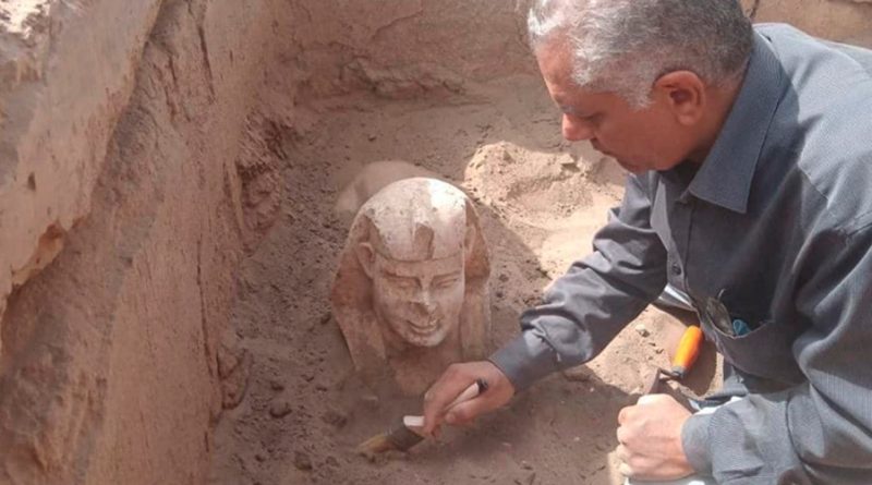Descubren una esfinge, que los arqueólogos describen como 'magnífica', con el rostro del emperador Claudio