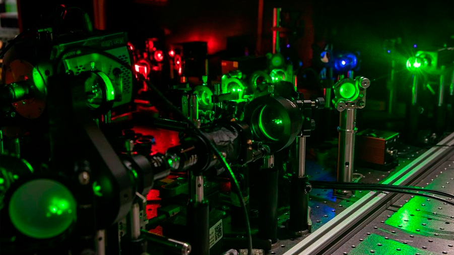 Entrelazamiento cuántico de fotones duplica la resolución del microscopio