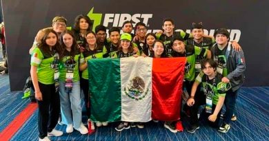 Jóvenes mexicanos de bachillerato son premiados en mundial de robótica en Houston