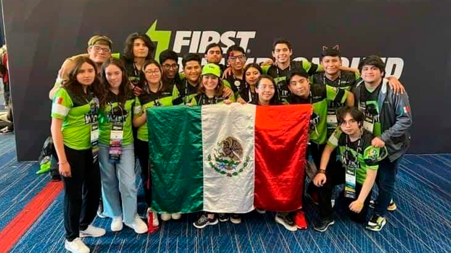 Jóvenes mexicanos de bachillerato son premiados en mundial de robótica en Houston