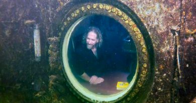 Profesor de EU bate un récord mundial al vivir 74 días en un refugio submarino
