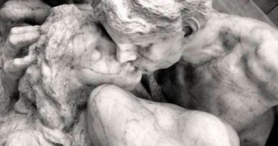 Estudio afirma que los humanos llevan al menos 4 mil 500 años besándose