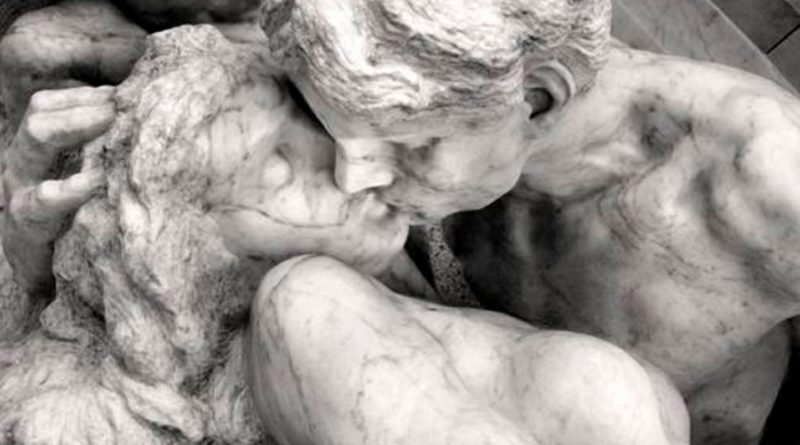 Estudio afirma que los humanos llevan al menos 4 mil 500 años besándose