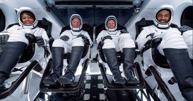 Tres astronautas de pago llegan a la Estación Espacial Internacional