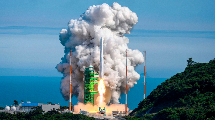 Corea del Sur lanza al espacio ocho satélites con un cohete propio