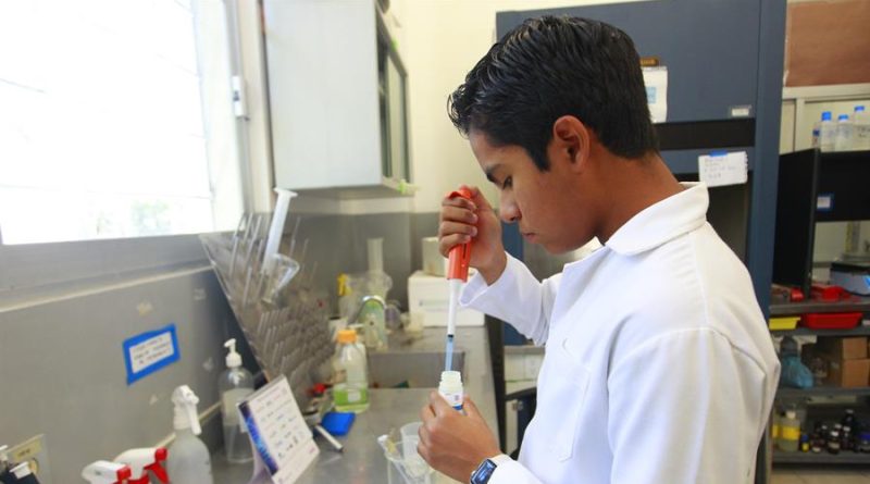 Con 12 años, adolescente mexicano concluyó una maestría en biología molecular