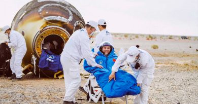 Tres astronautas regresan de la estación espacial china