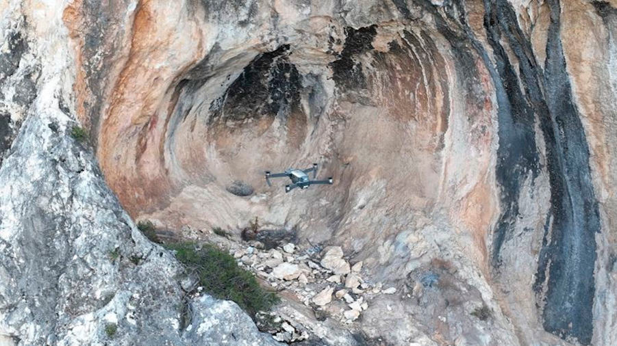 Descubren en España pinturas rupestres prehistóricas con ayuda de drones