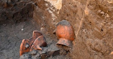 Descubren una tumba infantil prehispánica y un canal virreinal en Tlatelolco