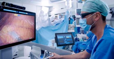 Ingenieros suizos crean robot que permite a los cirujanos operar con manos y pies
