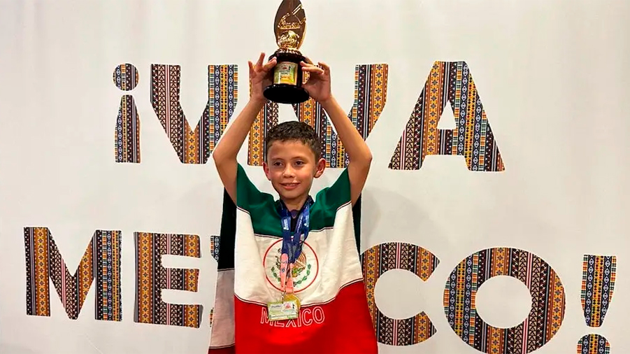 Roi Monroy: niño mexicano campeón de cálculo en Malasia