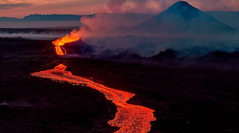 Islandia: cómo se formó el 'volcán bebé' más nuevo de la Tierra que fascina a geólogos