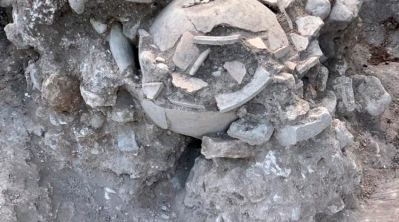 Descubren osamenta humana con un anillo de jade en la zona arqueológica de Campeche