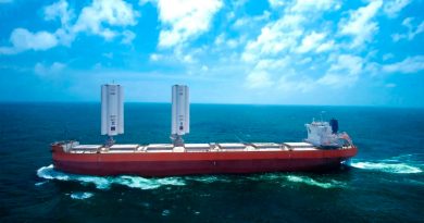 Cómo funciona el innovador carguero con velas gigantes para navegar con energía eólica