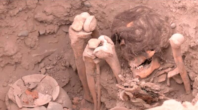 Perú encuentra una momia con más de mil años de antigüedad en Lima