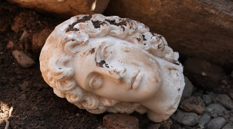 Descubren magnífica cabeza de Alejandro Magno en el yacimiento de Konuralp, Turquía