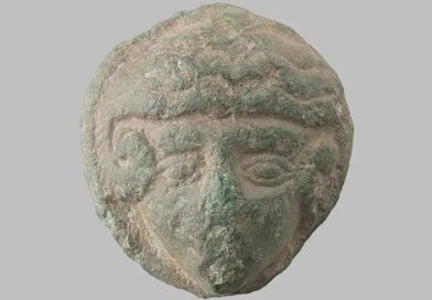 Descubren una pequeña pieza de bronce con el rostro de Alejandro Magno
