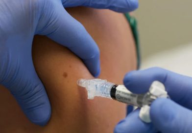 Nueva vacuna monodosis podría proteger a los bebés de Covid y gripe, sugiere estudio