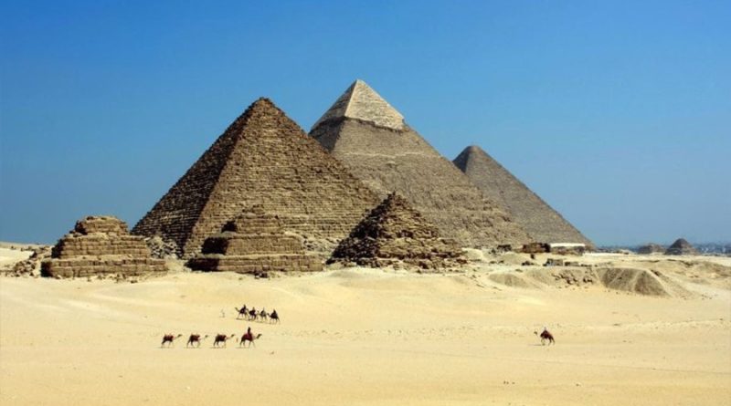 Las grandes pirámides se erigieron en un largo brazo perdido del Nilo