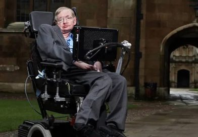 Hace 30 años, Stephen Hawking hizo predicciones para 2025, ¡y son impresionantes!