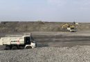 Así es la megaflota de camiones sin conductor que trabaja sin descanso en una mina de carbón en Mongolia
