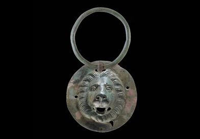 Descubren misteriosos discos con leones grabados junto a una tumba romana