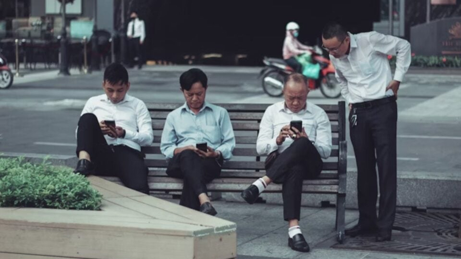 Los millennials ya empiezan a sonar como ‘dinosaurios’ en Silicon Valley: La Generación Z gana espacio y crece la discriminación por edad en el sector tecnológico