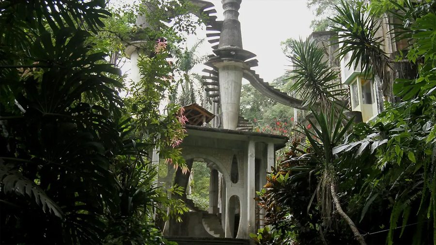 Exponen los retos que enfrenta la arquitectura fantástica del jardín surrealista de Xilitla