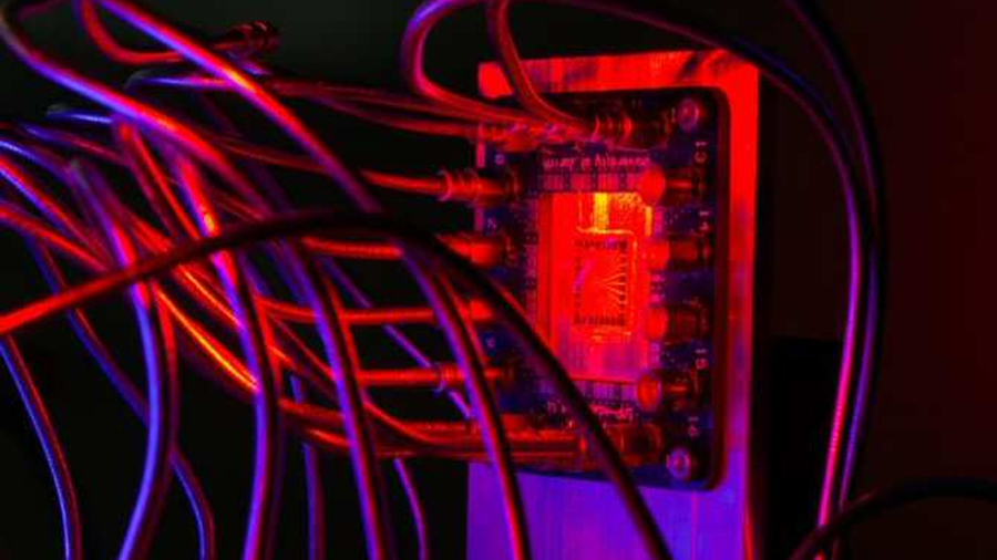 Nuevo dispositivo que podría detectar materia oscura ligera