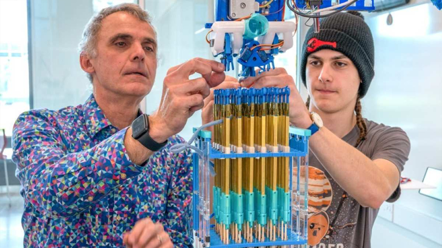 Investigadores de Cornell y Carnegie Mellon crean máquina de tejer capaz de fabricar formas 3D sólidas como una impresora