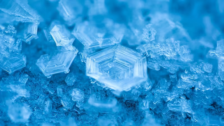 Descubrimiento sin precedentes: científicos crean hielo sin frío y revelan un nuevo estado del agua