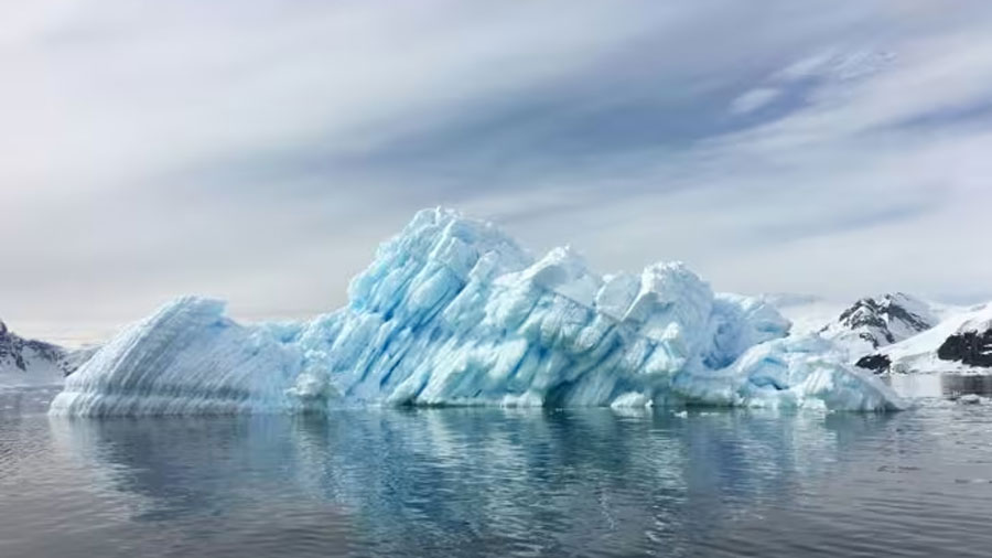 Un nuevo mapa revela características del paisaje cubierto de hielo de la Antártida