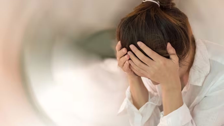 La ansiedad es gasolina para muchos síntomas físicos, advierte el psiquiatra Alejandro Martínez Rico