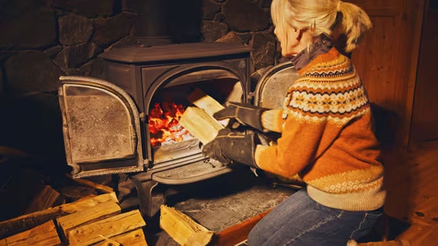 El humo de estufas de leña aumenta el riesgo cardiovascular y respiratorio en ciudades