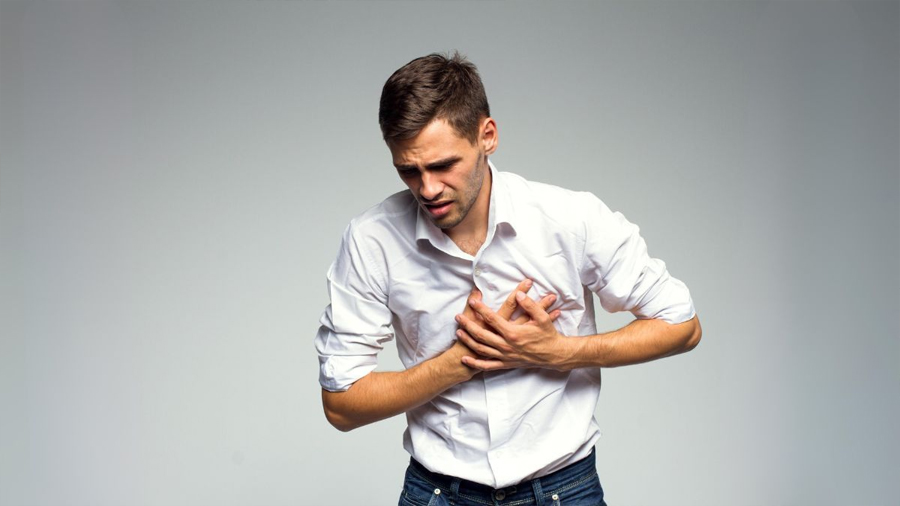 Crean un parche cardíaco que libera terapias programadas para mejorar la recuperación tras un infarto