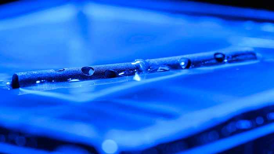 Diseñan tubos metálicos que no se hunden en el agua