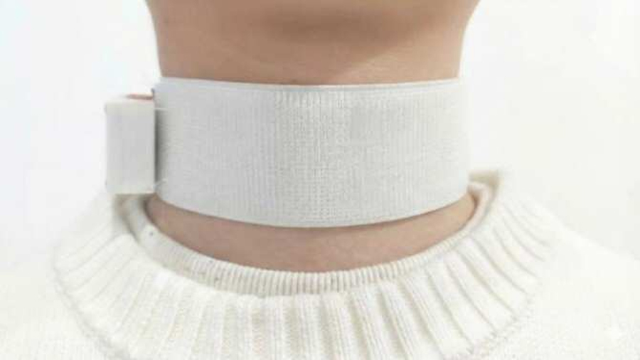 Collarín que habla por el usuario