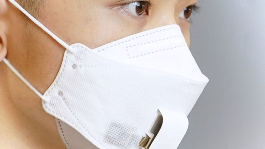 Crean un barbijo inteligente capaz de medir el rendimiento físico a través de la respiración