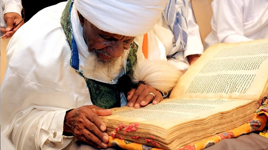 Investigadores de la TAU descubren los dos libros sagrados más antiguos del judaísmo etíope