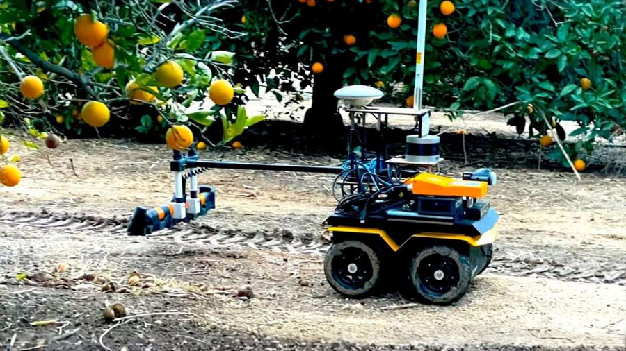 Investigadores de la Universidad de California desarrollan robot que reduce el uso de agua y evita la pérdida de fertilizantes al regar árbol por árbol