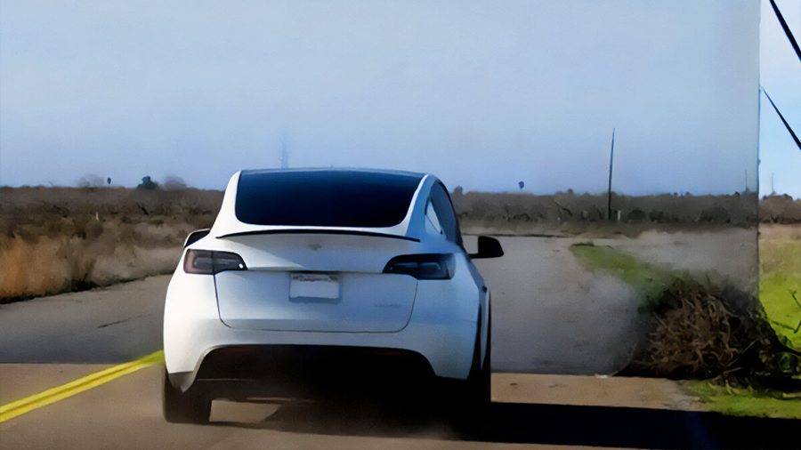Un ingeniero de la NASA ha probado el Autopilot de Elon Musk contra una pared pintada como las del Coyote y el Correcaminos