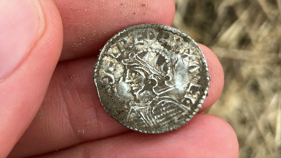 Hallazgo arqueológico en Noruega: descubren más de 3.150 monedas vikingas