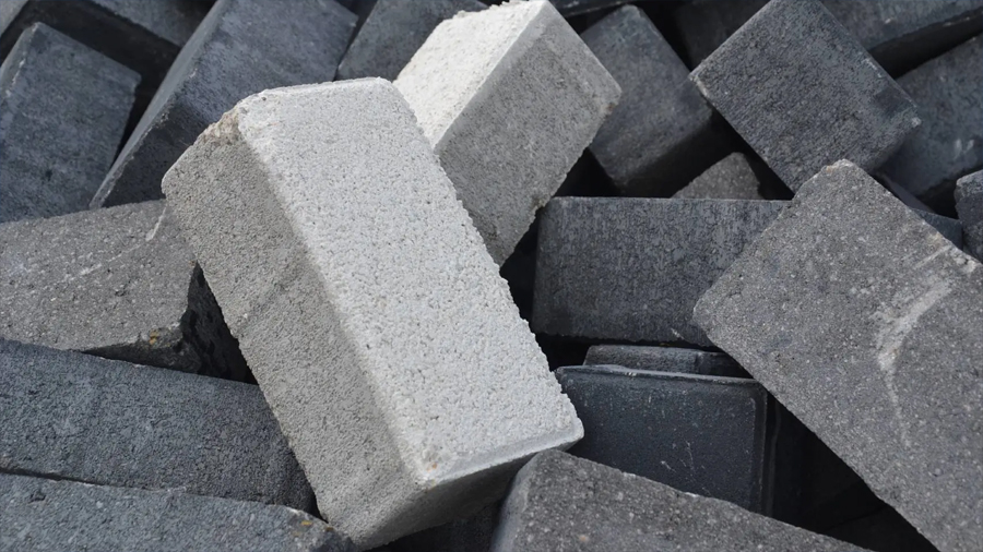 El hormigón que cambiará la construcción: se fabrica con plástico reciclado y crea edificios ultra resistentes