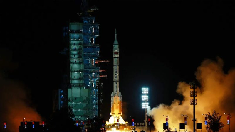 China envía por un año al espacio a astronauta en su camino a la Luna