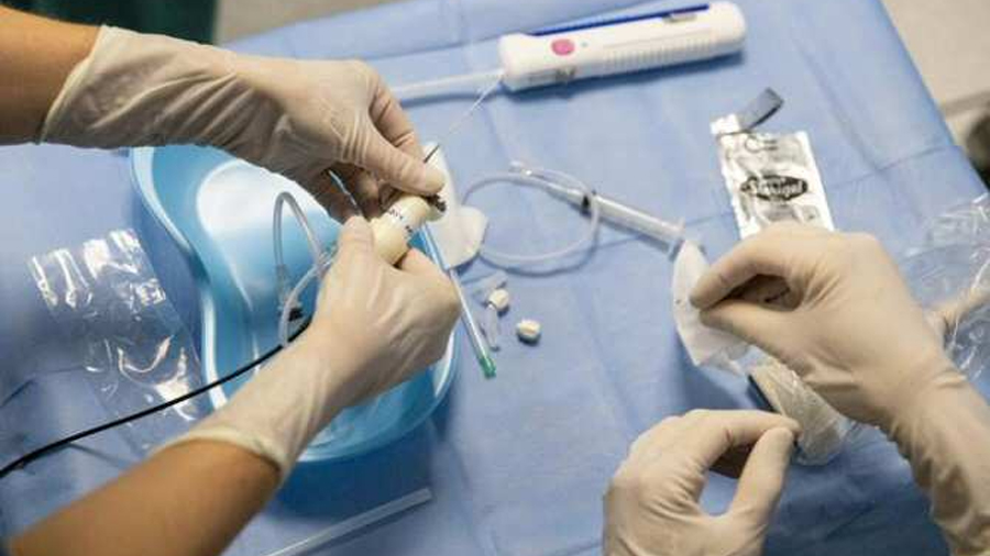 Aguja ultrasónica para extracción de muestras de tejido