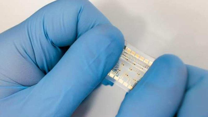 Parche con electrónica flexible dotado de inteligencia artificial
