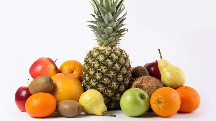 ¿Ciruela? Especialistas revelan cuál es la mejor fruta con efectos laxantes