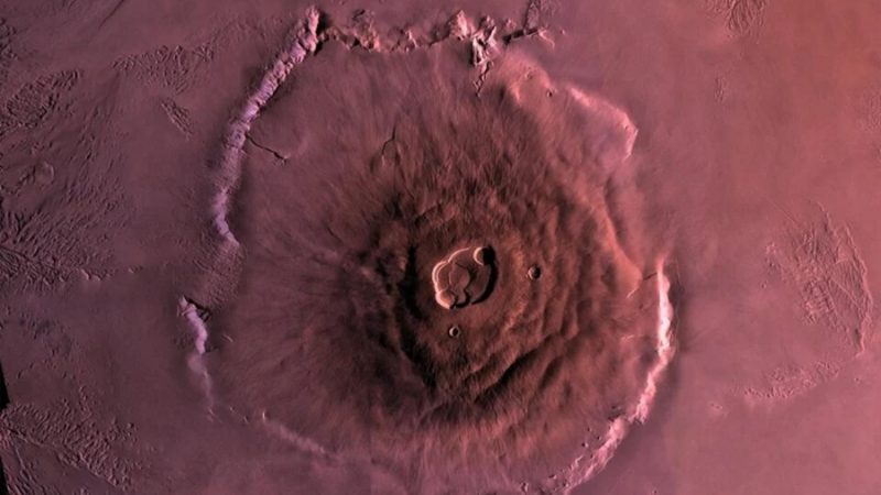 ¿Aún sigue activo? El monstruoso volcán más grande del Sistema Solar que opaca al Everest